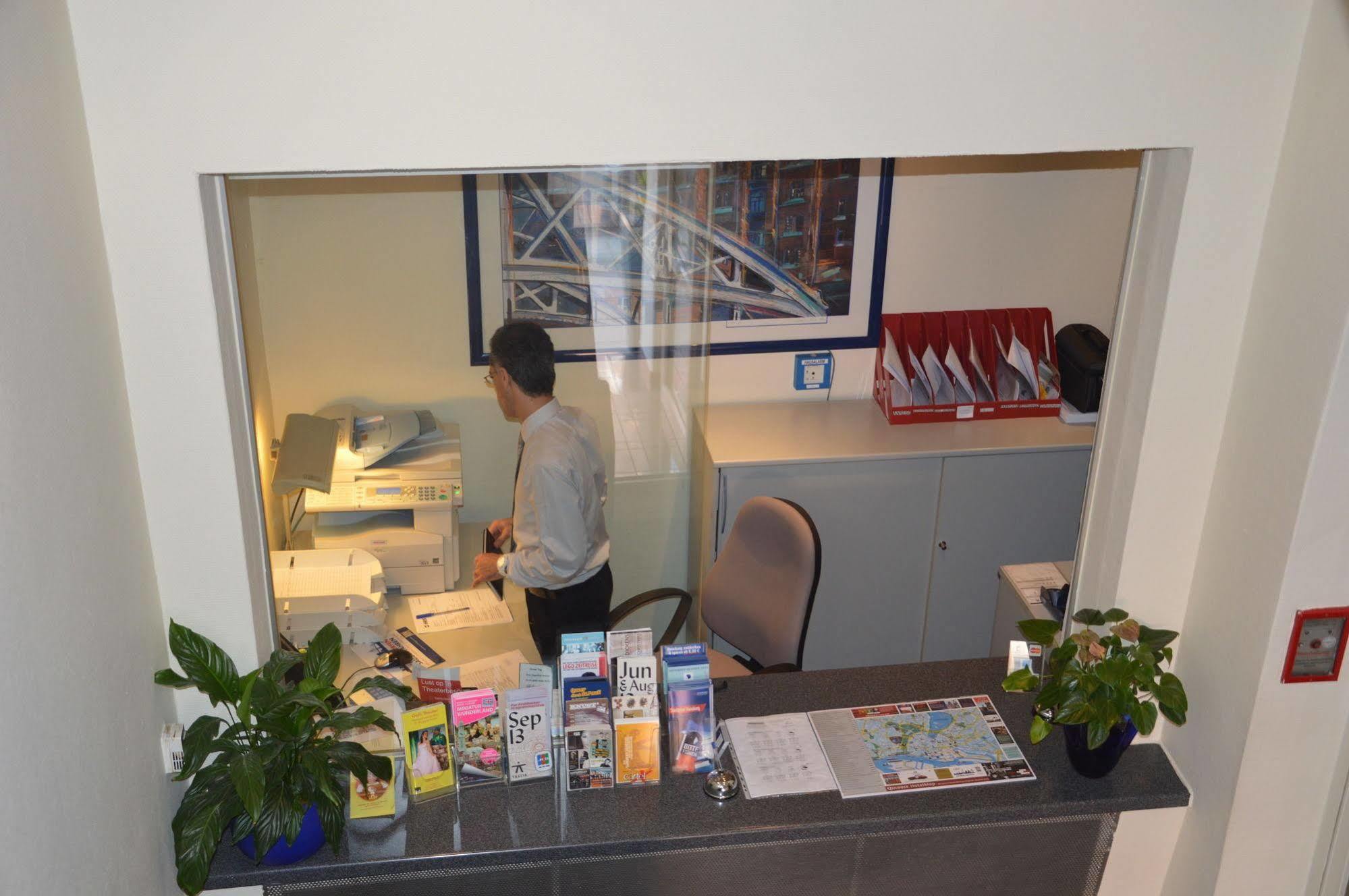 Hotel Commerz 함브루크 외부 사진